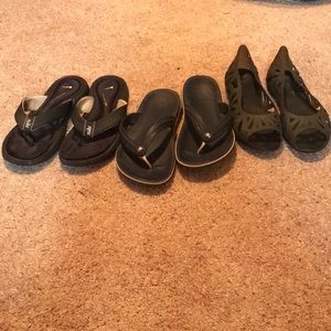 Lots of women’s sandals